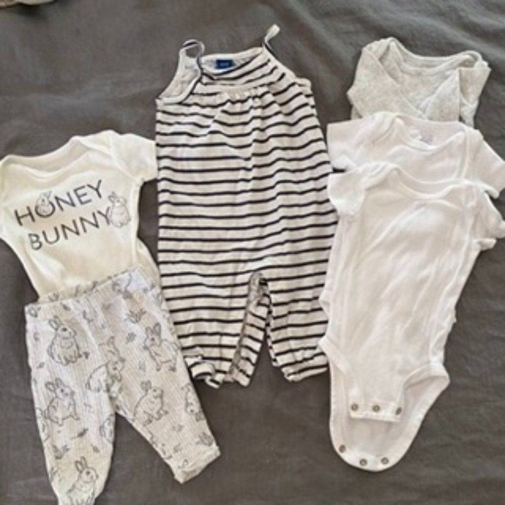 Lot: Girls Carter’s and Old Navy 3-6M Onesies, Romper and Leggings